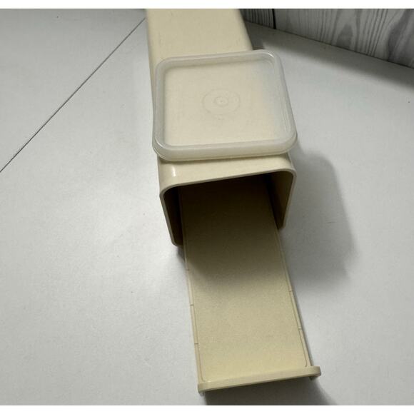 Vintage Tupperware Cheese Cracker Keeper 1696-6 USA - Picture 2 of 3